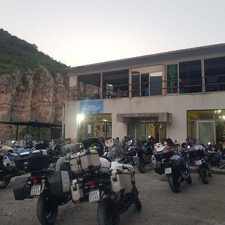 Rozafa Ferry & Accommodation Koman ภายนอก รูปภาพ