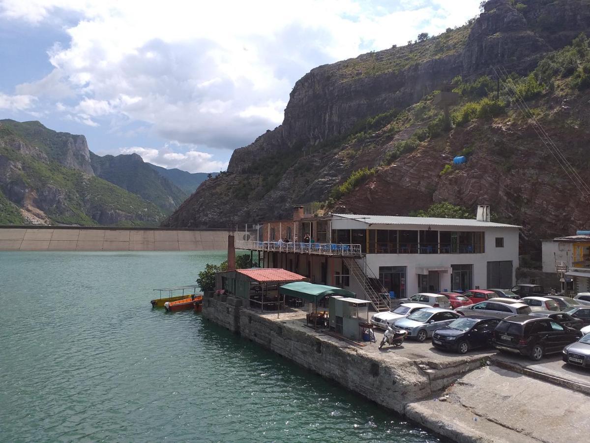Rozafa Ferry & Accommodation Koman ภายนอก รูปภาพ